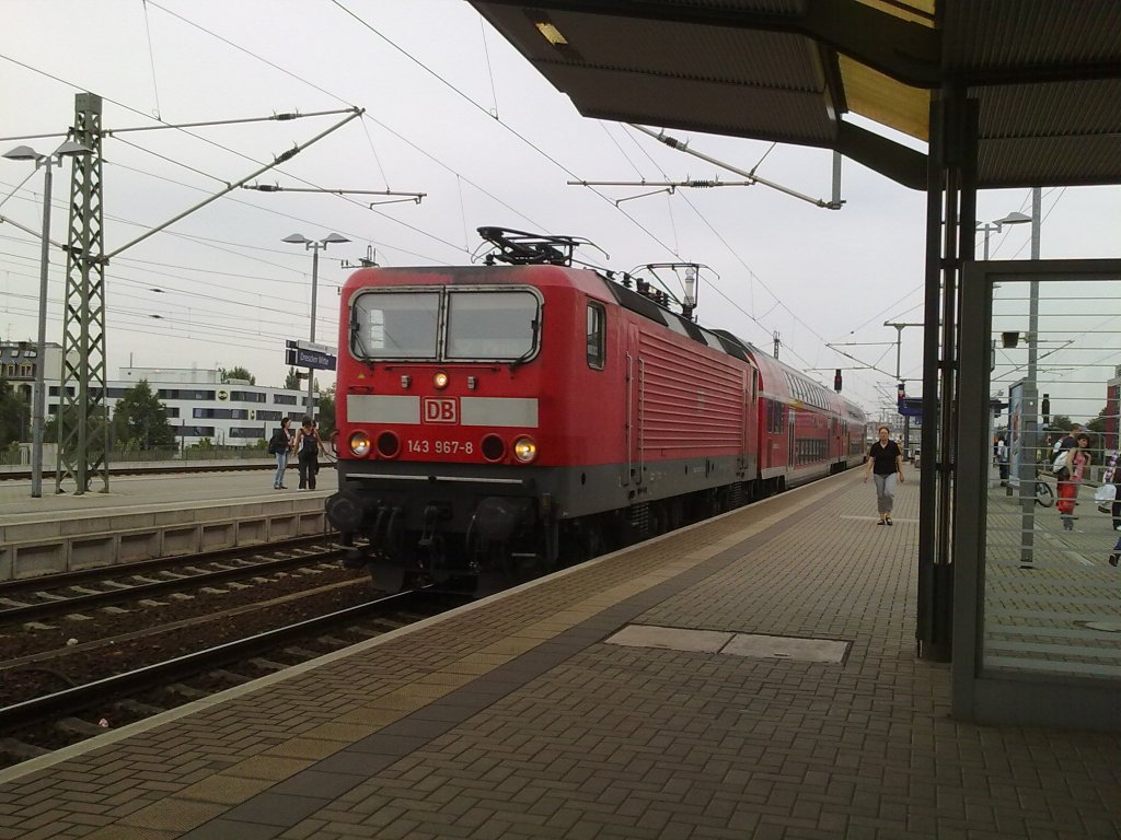 Die S2 nach Pirna bei der Einfahrt in Dresden Mitte.
Dresden 23.08.10