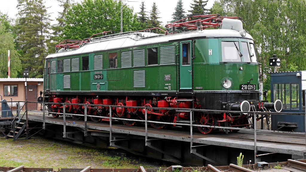 Die Schnellzuglok E18 31 (218 031) des DB Museums in Halle zu Besuch im Sddeutschen Eisenbahnmuseum Heilbronn am 19.06.2010