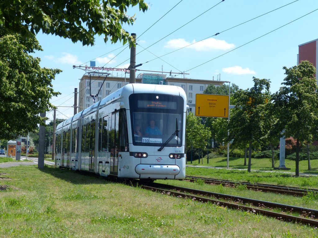 Die Variobahn der Bogestra (Bochum) war als Shuttle für Besucher des Festes anlässlich des 110-jährigen Bestehens der Cottbuser Straßenbahn im Einsatz. Hier an der Haltestelle Hauptbahnhof/Stadtring. 15.6.2013