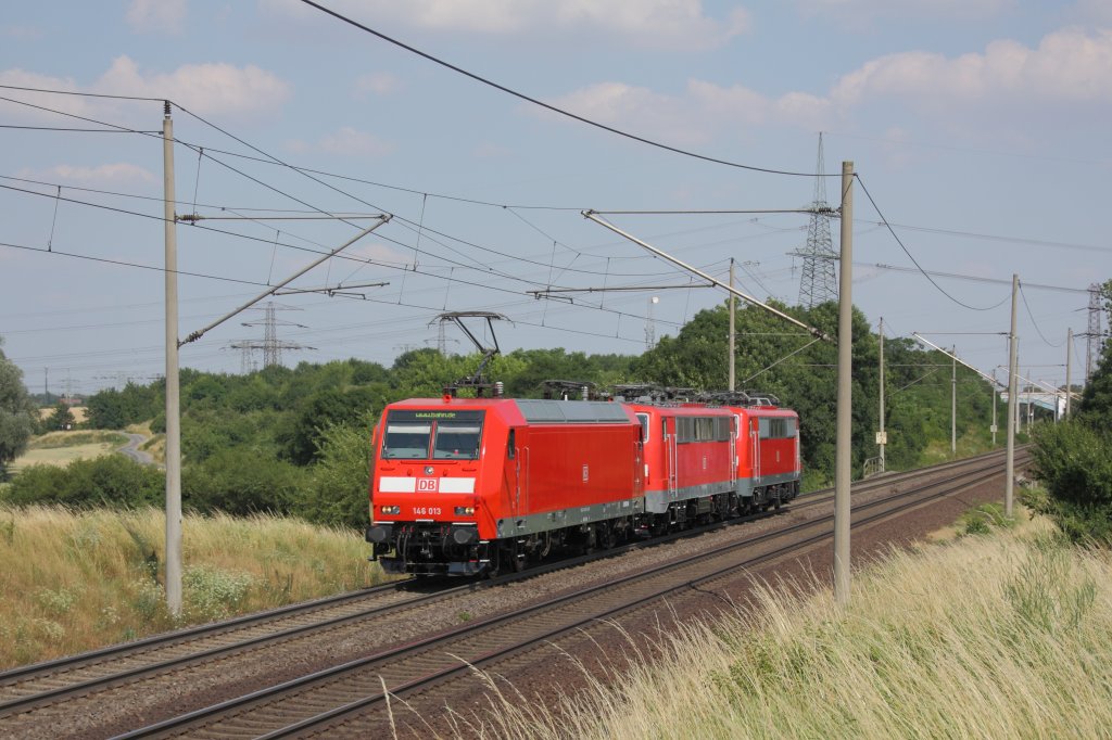 Diese interessante Fuhre kam am Nachmittag des 16.07.2010 ber die KBS 310 in Richtung Braunschweig gefahren. Es sind 146 013 und zwei 111er. Fotografiert in Magdeburg Diesdorf. 