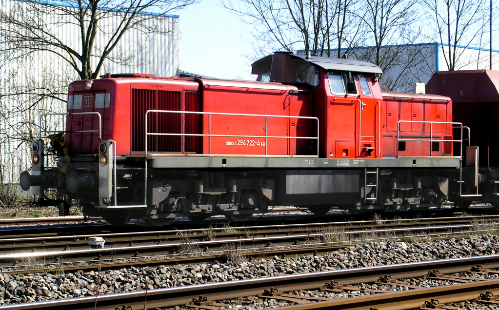 Diesellok 294 722-4- kurze Unterbrechung der Rangierarbeiten am 6.4.10 in Menden -