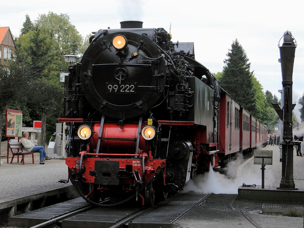 Der Bahnhof Drei Annen Hohne am 22. September 2012 mit ausfahrendem 187