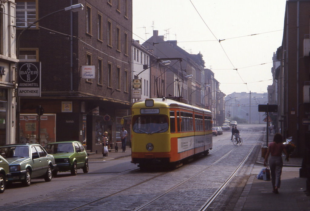 Duisburg Tw 1052 in Ruhrort, 31.08.1985.
