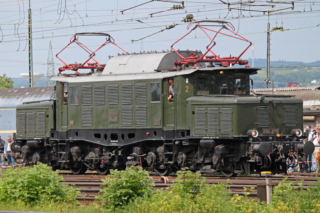 E94 279 am 2.6.12 bei der Lokparade in KoblenzLützel. Bahnbilder.de