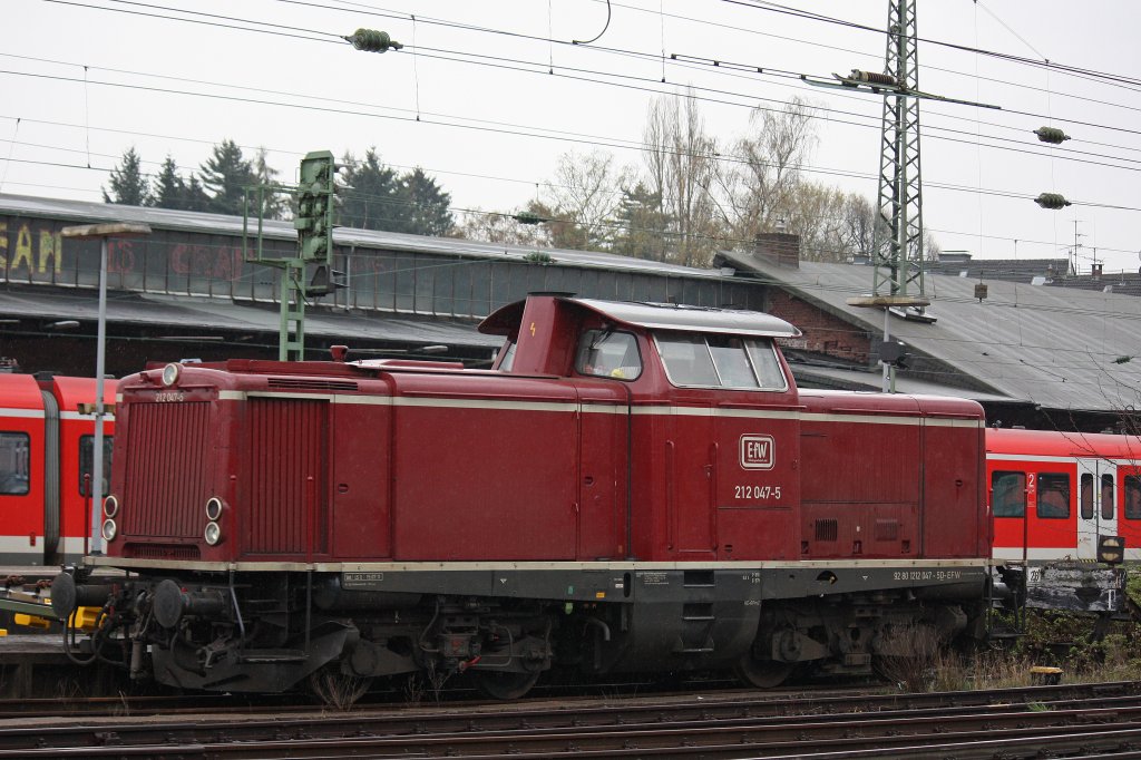 EfW 212 047 stand am 9.4.12 abgestellt in Solingen Hbf.