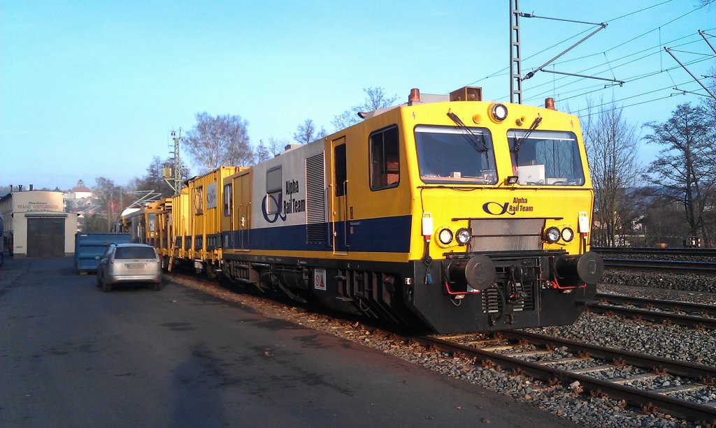 Ein Bauzug von Alpha Rail Team steht am 24.11.2012 in Kronach. 