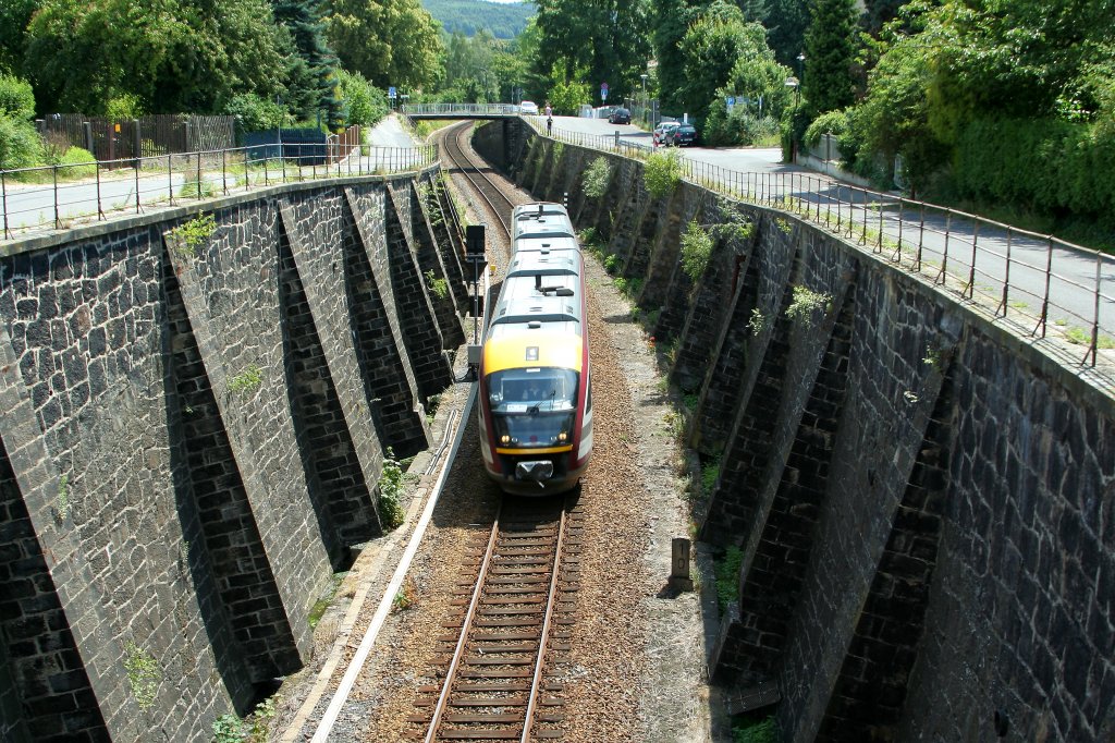 Ein Desiro-Triebwagenzug, aus Dresden kommend, am 01.07.2011 kurz vor Einfahrt in den Kamenzer Stadttunnel.