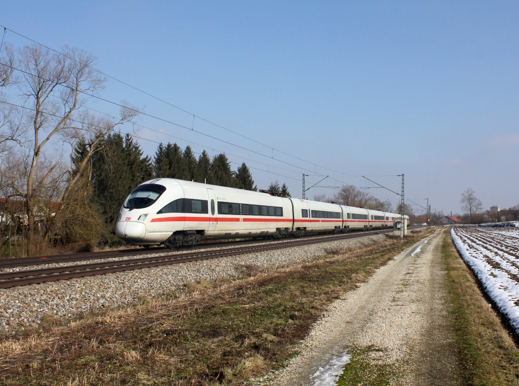 Ein ICE-T am 03.03.2013 unterwegs bei Langenisarhofen.
