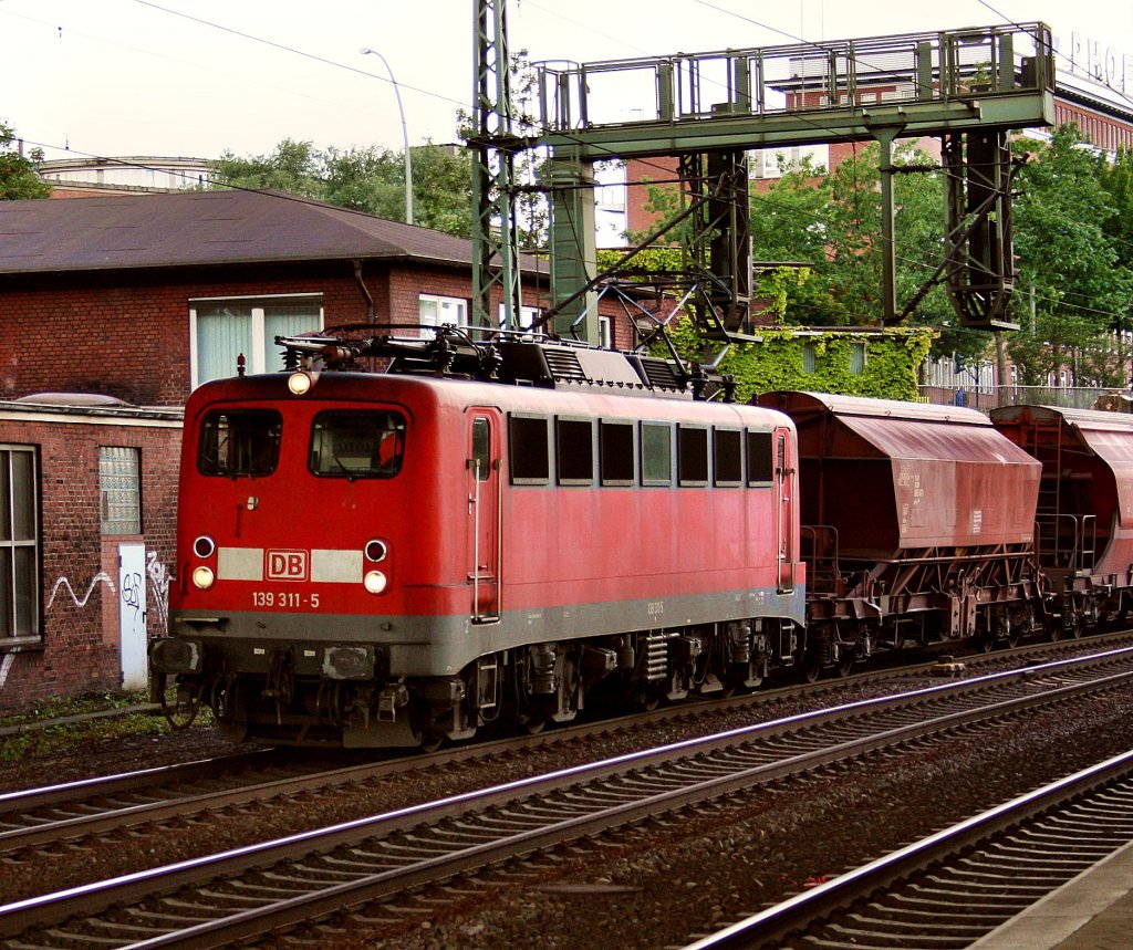 Ein Klassiker auf Schienen: BR 139 311-5 bei der Durchfahrt in Hamburg - Harburg am 19.08.10