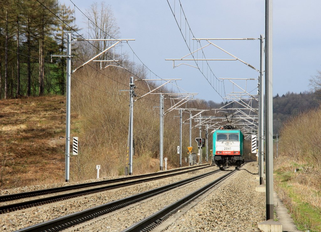 Ein Nachschuss von der Cobra 2841 fhrt als Lokzug aus Rictung Montzen-Gare(B) und fhrt in Richtung Aachen-West bei Sonnenschein am 19.4.2013.