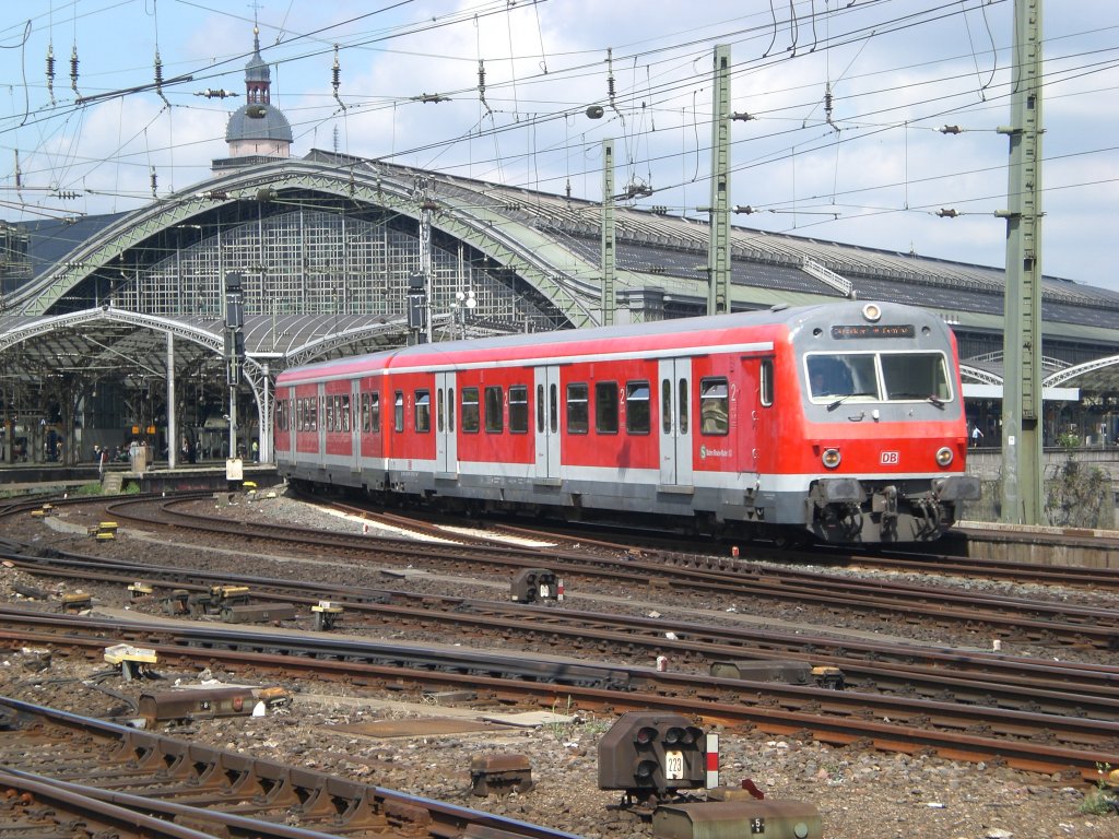 Ein S-Bahnsteuerwagen als S6 nach Essen Hauptbahnhof am Hauptbahnhof Kln.(9.7.2012) 
