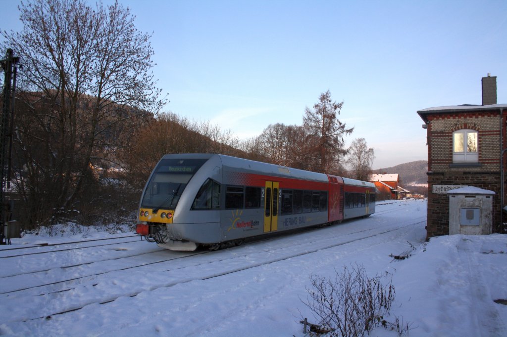 Ein Stadler GTW 2/6 der Hellertalbahn von Betzdorf kommend fhrt am 05.01.2010  in den Bahnhof Herdorf ein.