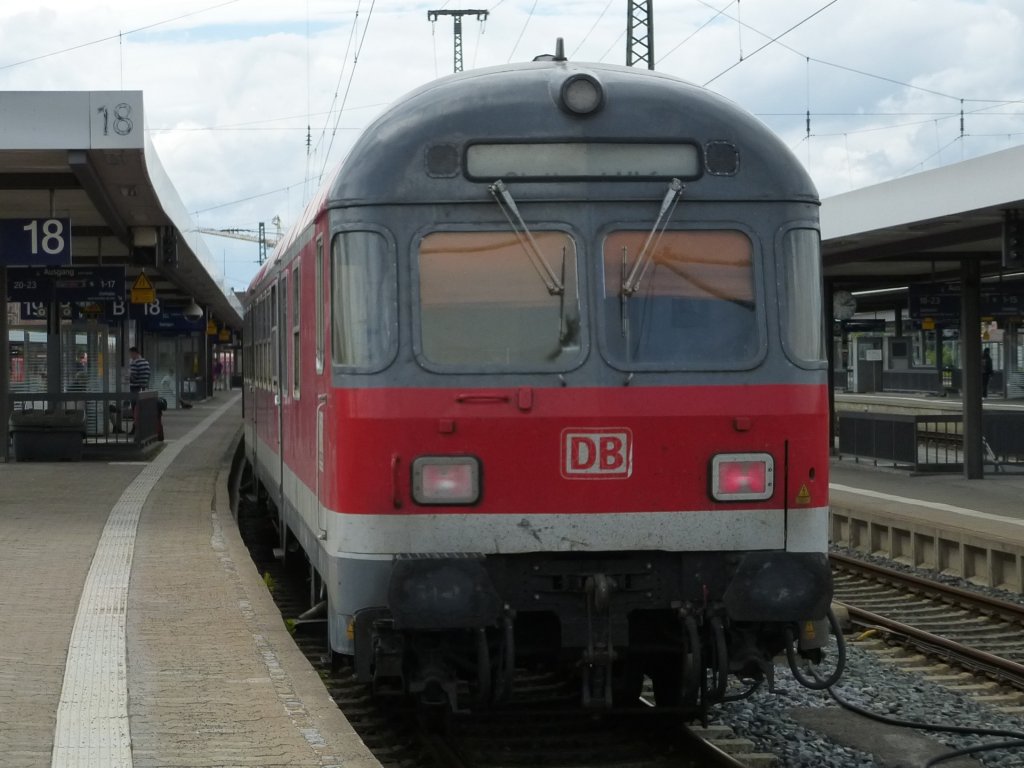 Ein Steuerwagen  Bauart Karlsruhe  steht hier am 23.Juni 2013 mit einem Regionalexpress nach Stuttgart im Nrnberger Hbf.