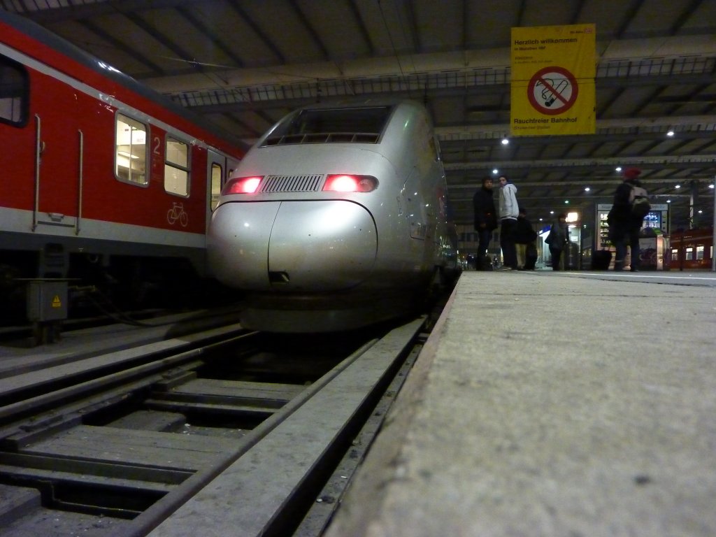 Ein TGV POS nach der Ankunft aus Paris-Est am 31.1.2011 in Mnchen Hbf.