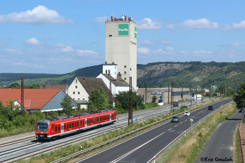 Eine 440 mit einer RB nach Wrzburg am 20.07.13. in Karlstadt.