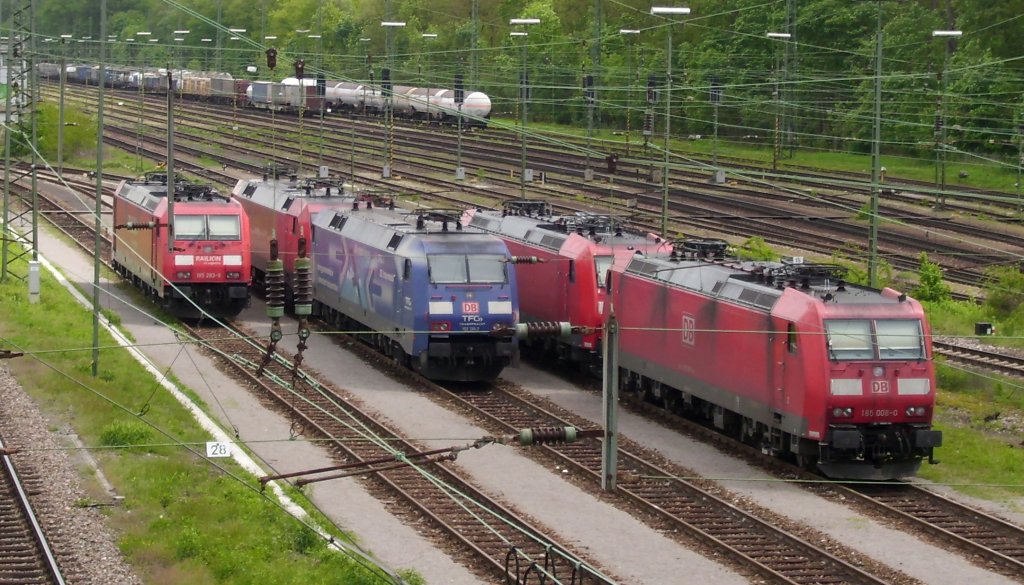 Eine Albatros 152 und 185er am 9.Mai im Karlsruher Gterbahnhof