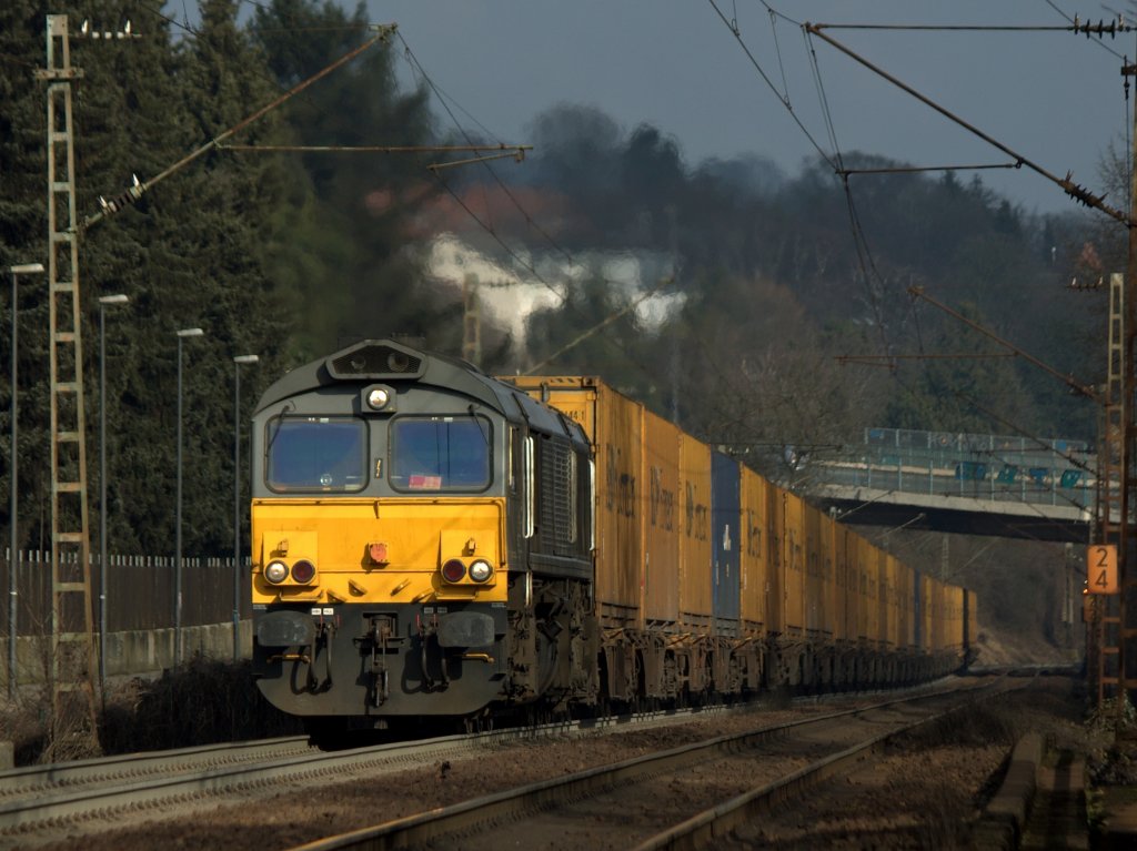 Eine Class66 von Crossrail mit einem Containerzug am 17.02.2013 auf der Rampe der Montzenroute von Aachen West unterwegs nach Seebrgge.