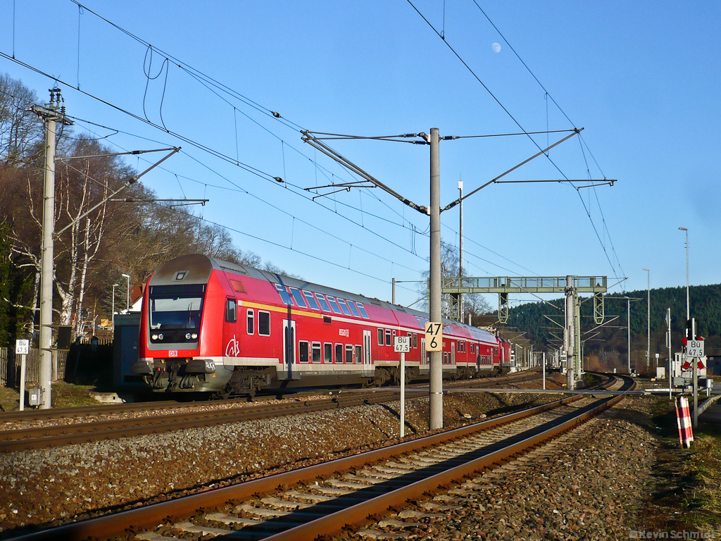 Eines schönen Winternachmittages setzt eine RB aus Großheringen nach dem Halt in Orlamünde ihre Fahrt nach Saalfeld (Saale) fort. (16.01.2011)
