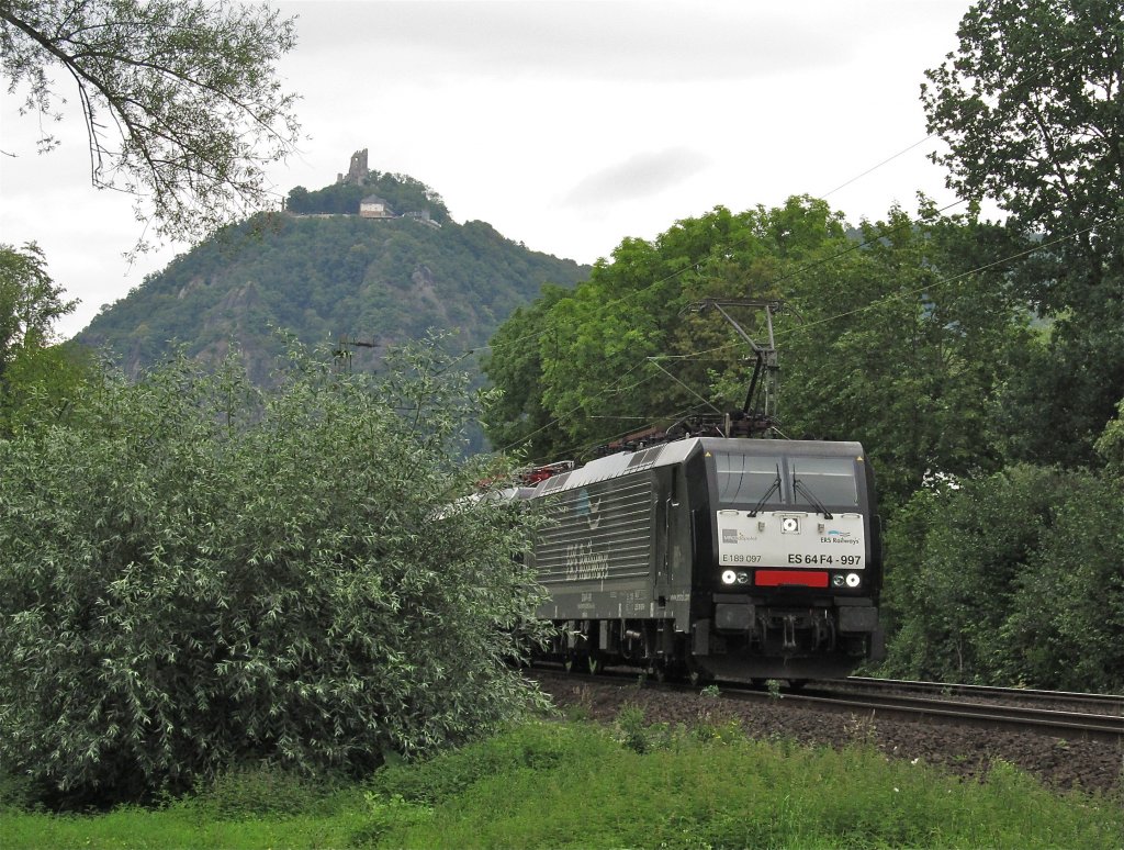 ERS Railways 189 097 mit einer unbekannten MRCE 189 im Schlepp am 23.7.2011 bei Rhndorf.