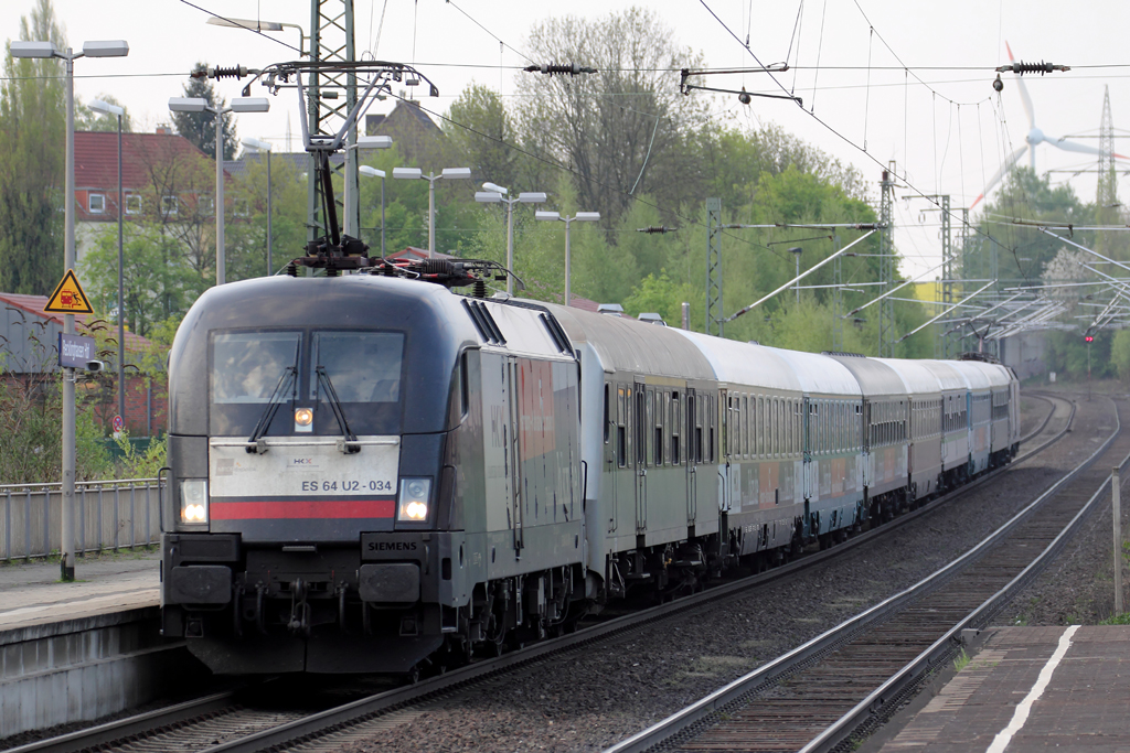 ES 64 U2-034 mit HKX 1804 bei der Durchfahrt in Recklinghausen 3.5.2013