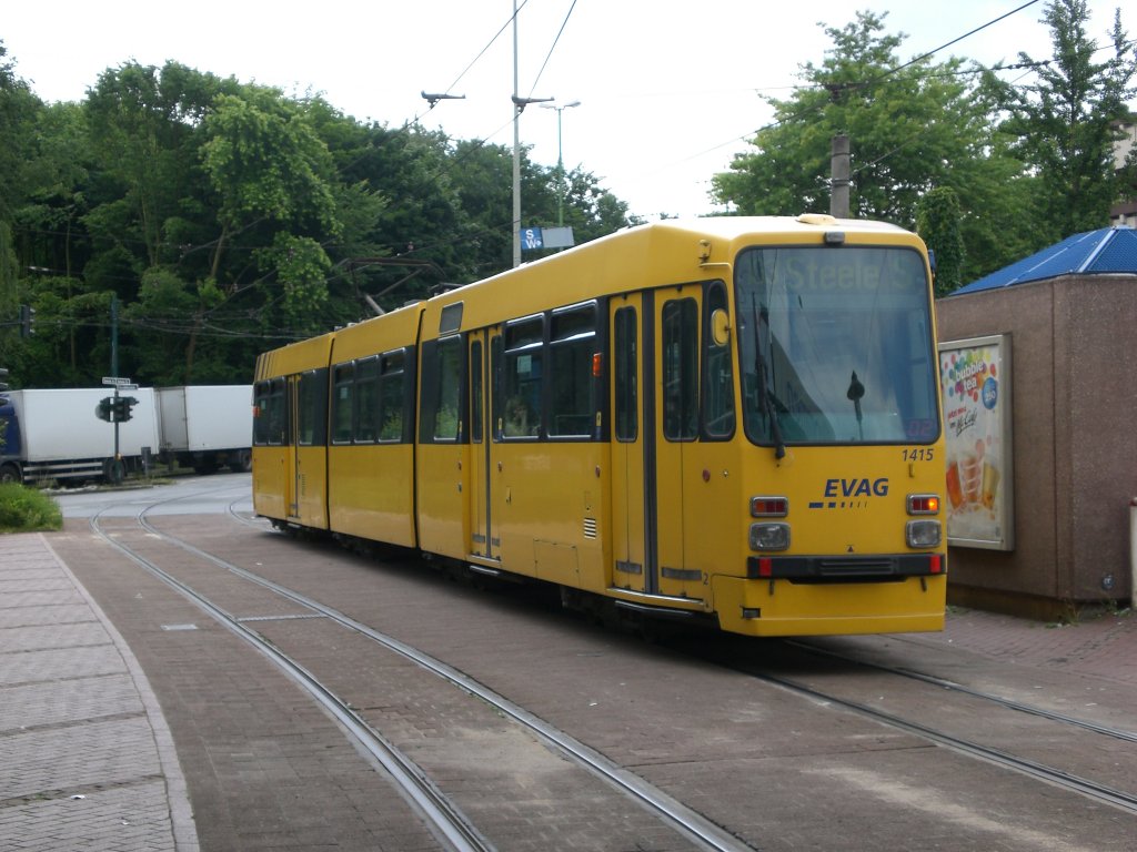 Essen: Straenbahnlinie 103 nach S-Bahnhof Essen-Steele am S-Bahnhof Essen-Borbeck.(3.7.2012)
 
