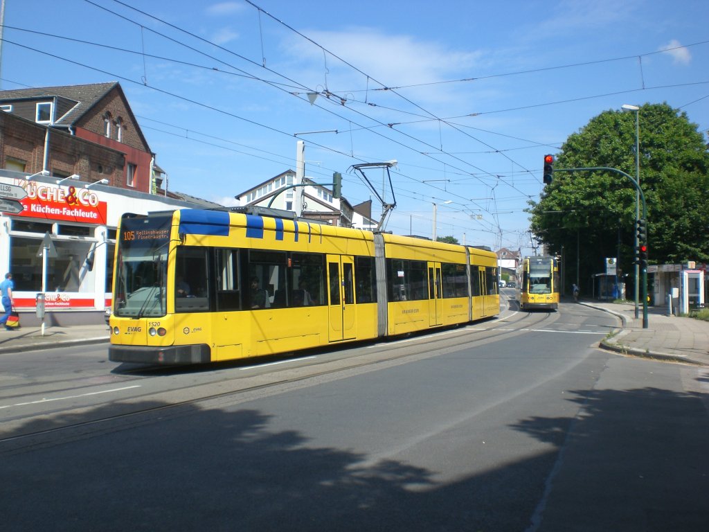 Essen: Straenbahnlinie 105 nach Rellinghausen Finefraustrae an der Haltestelle Berghausen Zeche Ludwig.(3.7.2012)
 
