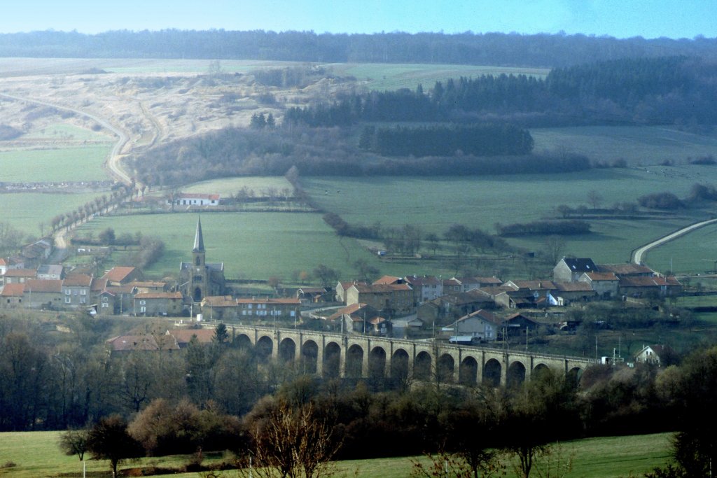Frankreich, Meuse, ThonnelesPrés, der Eisenbahnviadukt von Thonneles