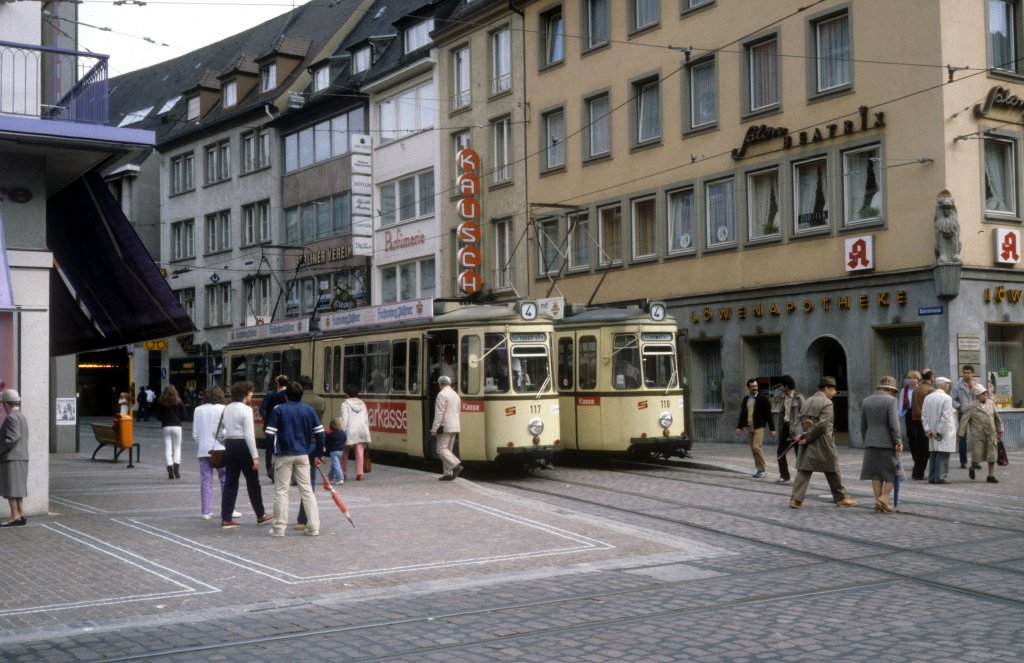 Freiburg im Breisgau VAG SL 4 (GT4 117 / GT4 119) Salzstrasse am 29. Juni 1980.