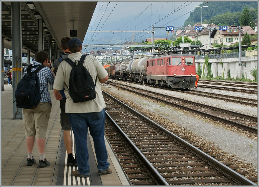 Freude an der (Bahn)-Fotografie II: Genre teilt man hin und wieder mit den BB.de Fotografen nicht nur das Hobby, sondern auch das Bild...
A6/6 in Spiez am 29. Juni 2011