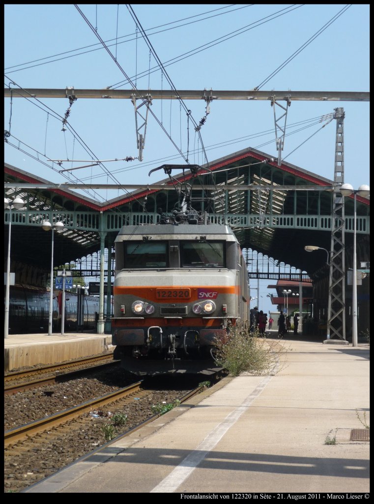 Frontalansicht von 122310 in Ste (21.08.2011)