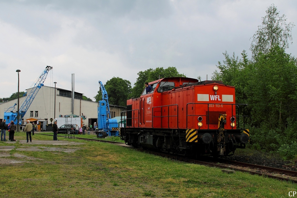 Fr Fhrerstandsmitfahrten auf dem Gelnde des Bw Nossen stand 203 113-6 der WFL zur Verfgung. (15.5.2011)