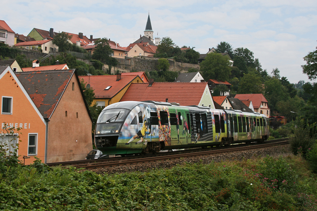 Fuball Werbezug VT06 der Vogtlandbahn am 04.09.2010 in Nabburg.