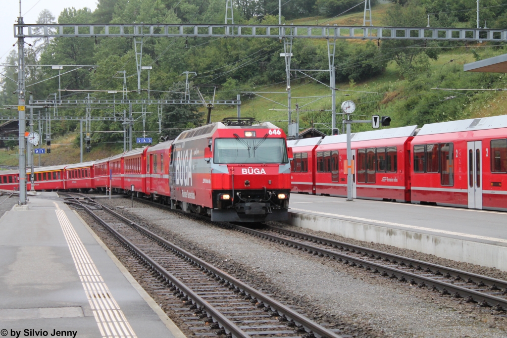 Ge 4/4''' 646 ''BGA'' am 9.8.2013 in Filisur als RE 1121 nach St.Moritz.