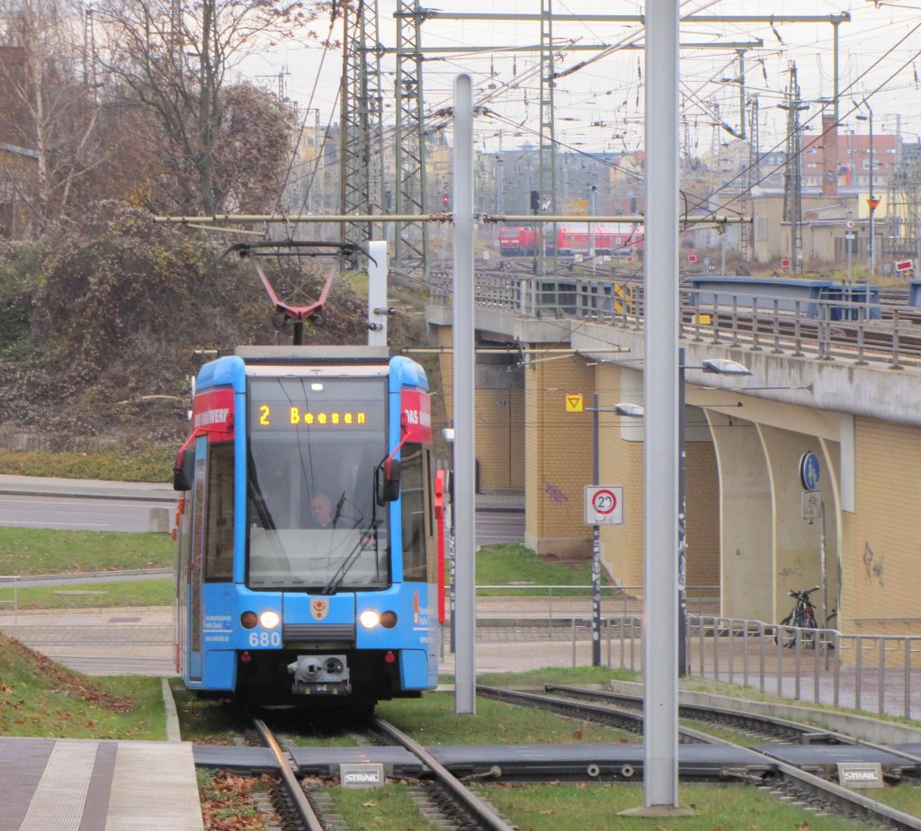 HAVAG 680 als Linie 2 (Beesen - Soltauer Str.), am 04.12.2012 am Hauptbahnhof Halle.