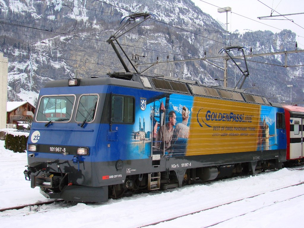HGe 101 967-8 mit Anstrich  Golden Pass Line  - Bf. Meiringen - 02-02-2010