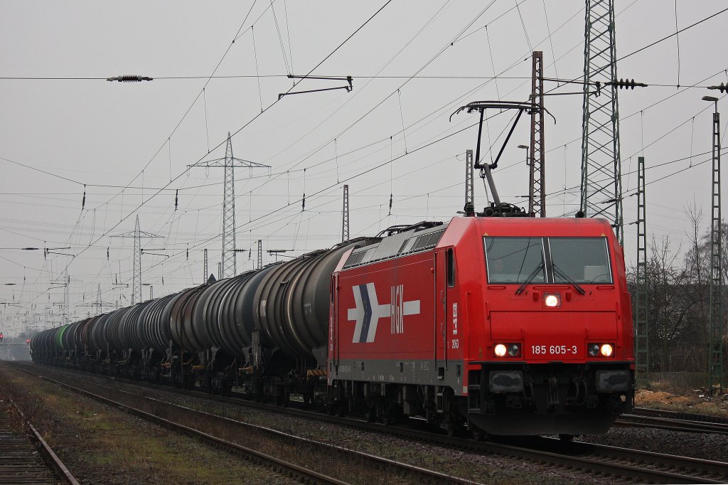 HGK 2063 (185 605) am 30.1.12 mit einem Kesselwagenzug bei der Durchfahrt durch Ratingen-Lintorf.