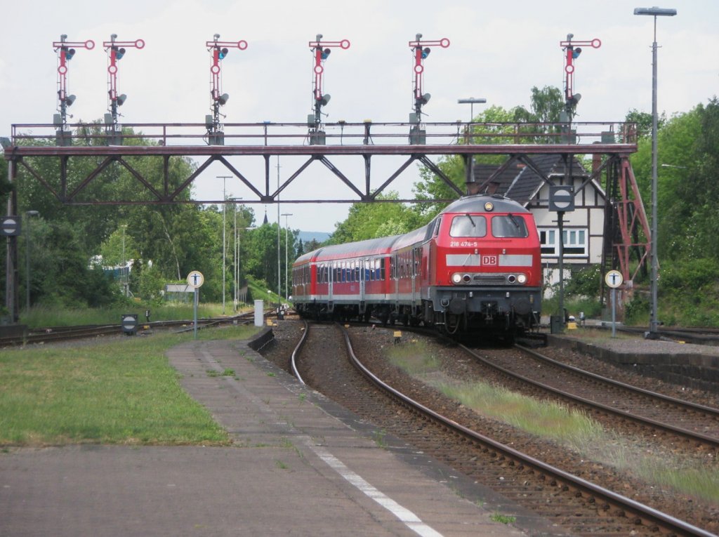Hier 218 474-5 mit RE14067 von Hannover Hbf. nach Bad Harzburg, bei der Einfahrt am 22.5.2011 in Bad Harzburg.