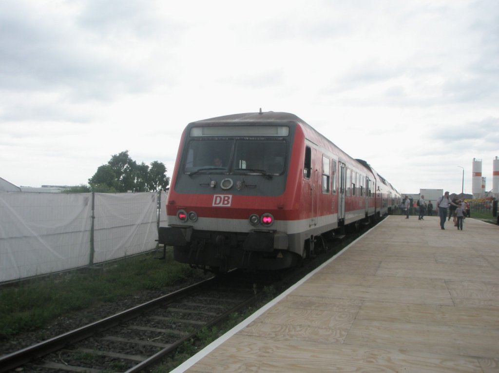 Hier ein ILA-Shuttle von Berlin ILA Bahnhof nach Berlin Lichtenberg, bei der Ausfahrt am 12.6.2010 aus Berlin ILA Bahnhof.