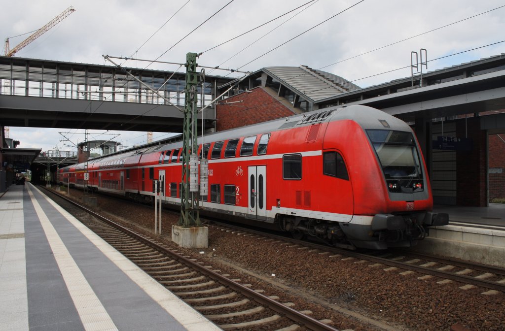 Hier ein RE5 (RE18507) von Stralsund Hbf. nach Holzdorf(Elster), dieser Zug stand am 27.6.2013 in Berlin Gesundbrunnen. 