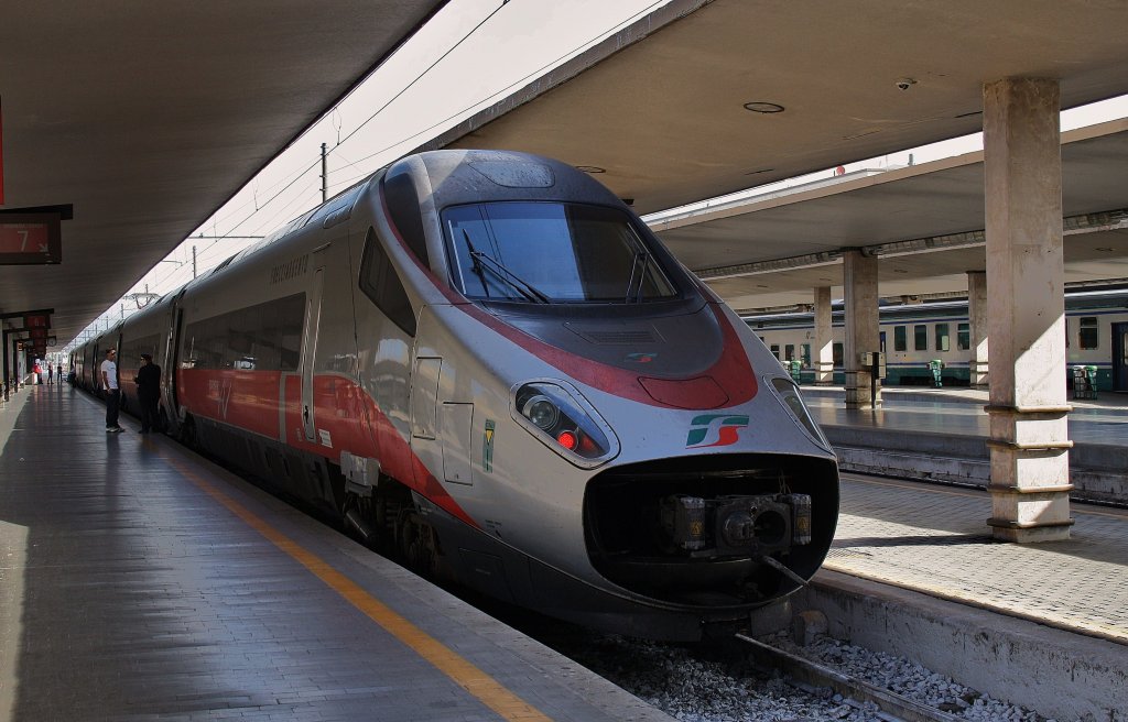 Hier ETR600 701 als ES9402 von Roma Termini nach Venezia Santa Lucia, dieser Triebzug stand am 21.7.2011 in Firenze S.M.N.