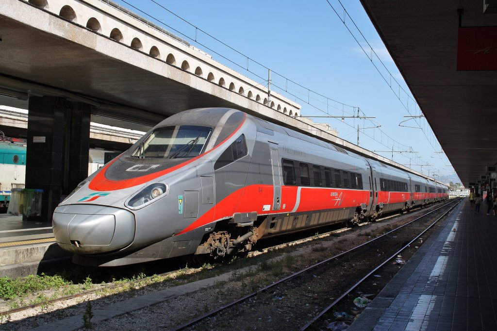 Hier ETR600 705 als ES9420 von Roma Termini nach Udine, dieser Triebzug stand am 16.7.2011 in Roma Termini. 