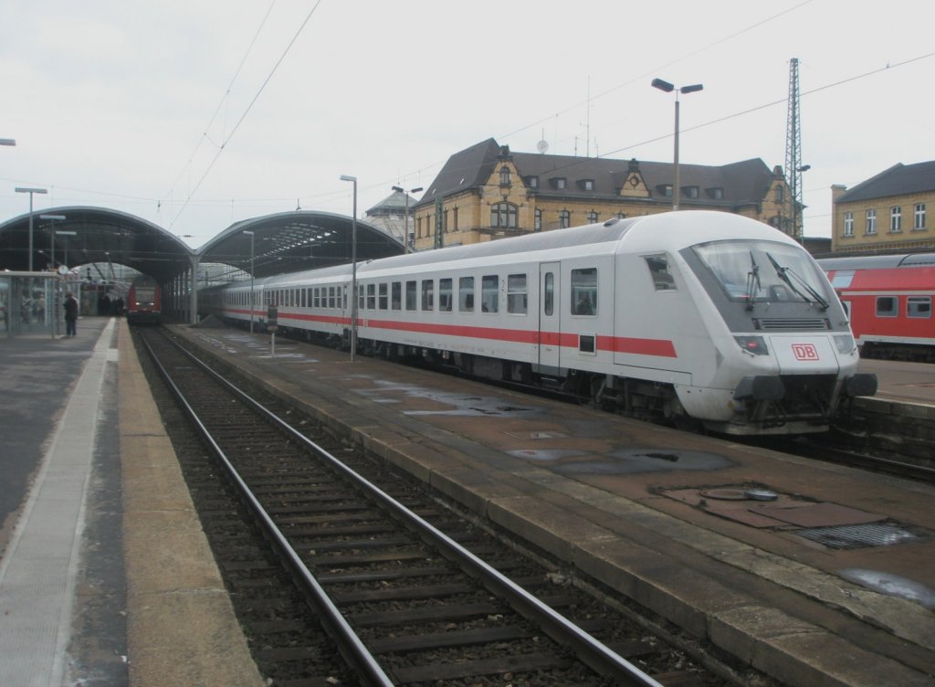 Hier IC2355 von Erfurt Hbf. zum Ostseebad Binz, dieser Zug stand am 5.4.2010 in Halle(Saale) Hbf.