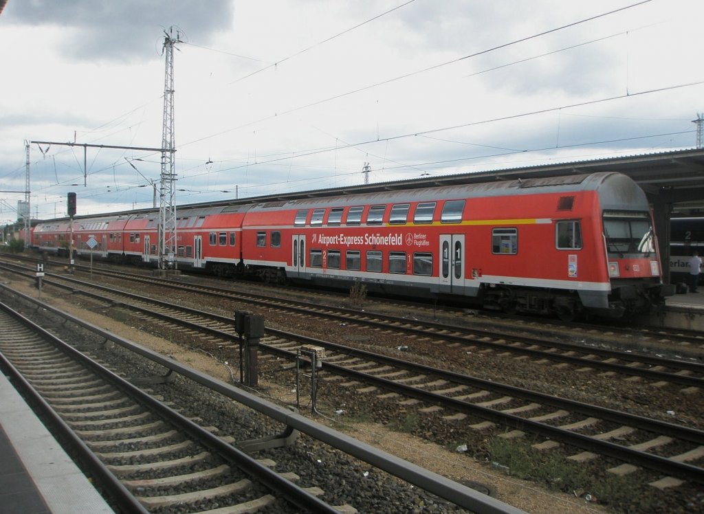 Hier eine RB14 von Berlin Lichtenberg nach Berlin Schnefeld Flughafen, dieser Zug stand am 18.6.2011 in Berlin Lichtenberg.