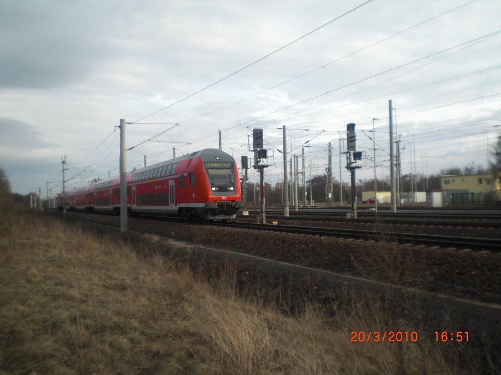 Hier ist die S1 nach Meien Triebischtal kurz vorm Bahnhof Dresden-Reick zu sehen. 