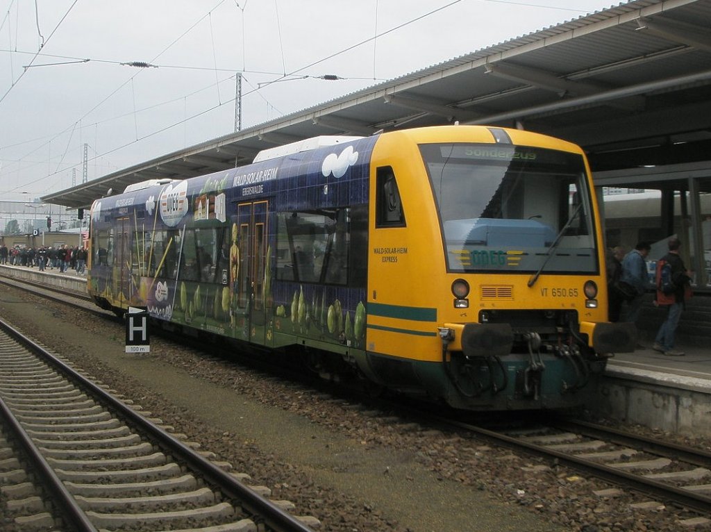 Hier VT650.65 der ODEG als Sonderzug von Berlin Lichtenberg zum Festgelnde, dieser Triebzug stand am 2.10.2010 in Berlin Lichtenberg.