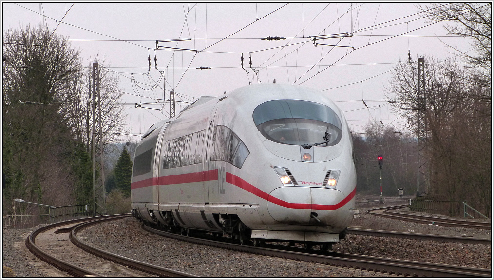 Hispeed erreicht er hier zwar nicht,so wie es vorne auf der Nase steht,aber dennoch recht zgig kommt er daher,der ICE 3 mit Fahrziel Brssel (B). Nchster Halt ist 
Aachen Hauptbahnhof. Location: Eschweiler am 08.04.2013.