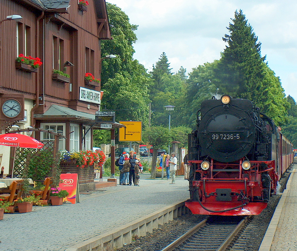 HSB 99 7236-5 mit einem Zug aus Wernigerode, am 11.08.2008 in Drei Annen Hohne.