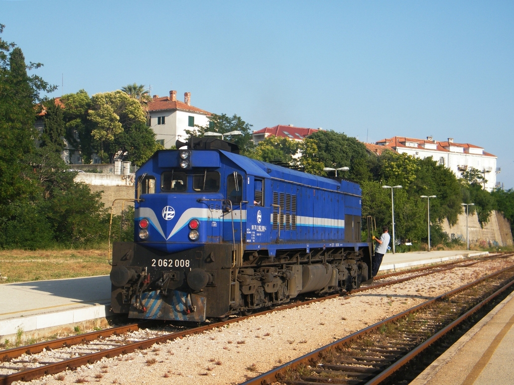 HZ 2062 008 am Bahnhof Split, am 20. 06. 2012. 
