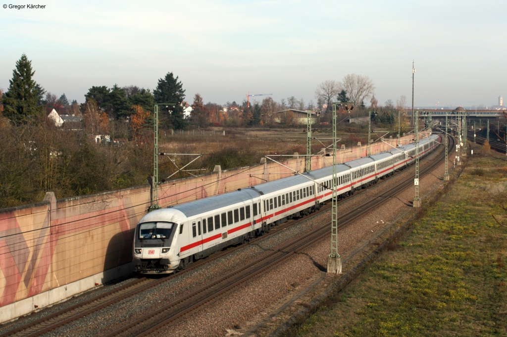IC 2803 (Hamburg-Basel) verkehrte am 22.11.2012 als Ersatz fr den ICE 71. Aufgenommen bei Neuluheim.