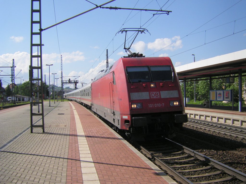 IC 2871 nach Dresden Hbf mit ca. 5 min. versptung im Bahnhof Eisenach ein getroffen. 11.06.10
